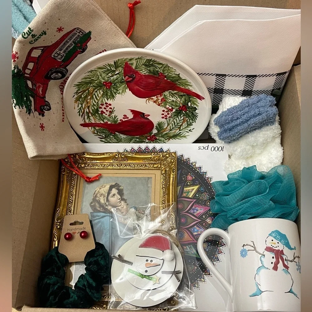 NEW Amazon MYSTERY box, Brand New Items Only 📦 🔥 NO JUNK, 5 ⭐️​​​ - Picture 3 of 16